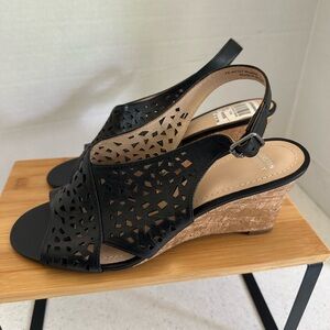 NEW Johnston & Murphy Destiny Black Leather Cross Strap Heels Wedge Sandals. 9M